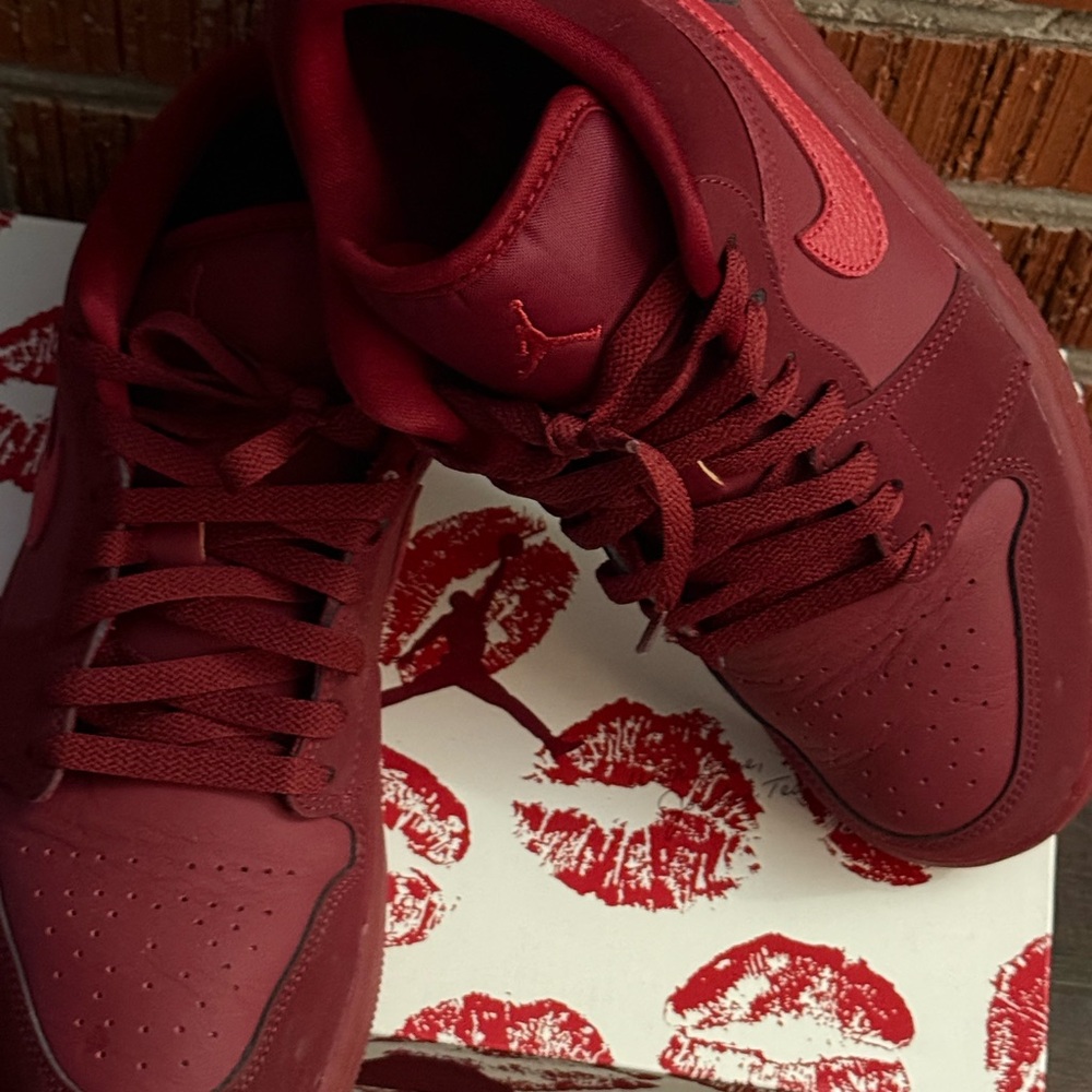 Jordan 1 Low SE "Team Red/Sierra Red" Women's Shoe - Picture 5 of 7